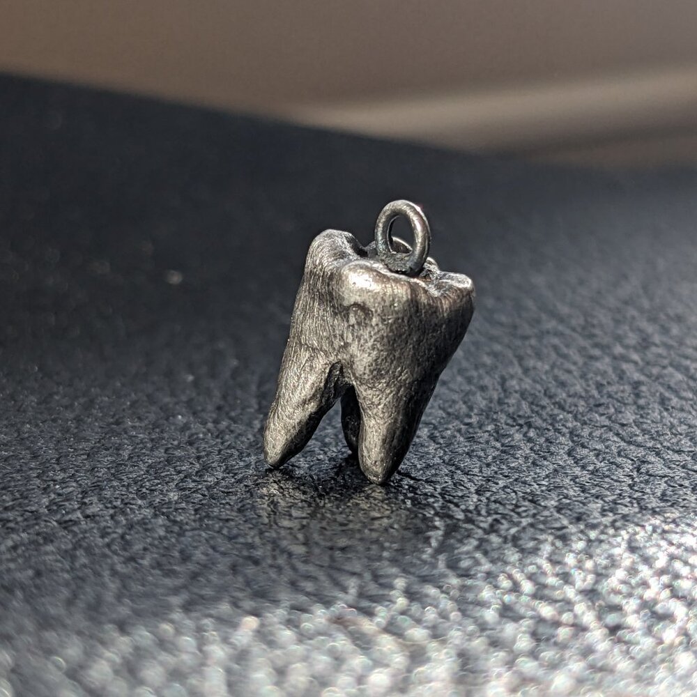 Tooth Pendant - Picture 4 of 8